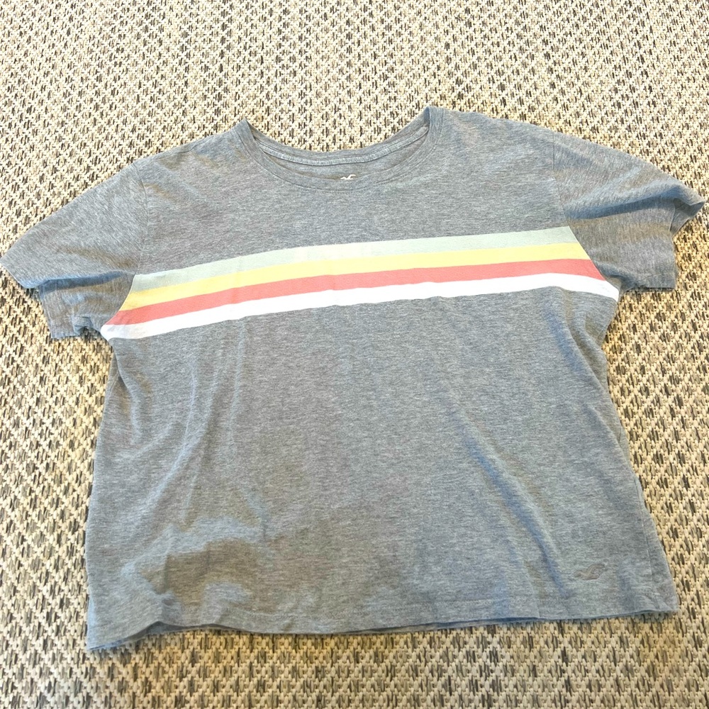Hollister grey tee with a rainbow.